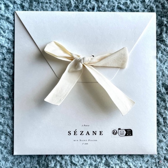 Sézane Gaston Scarf in Vintage Rosewood Flowers - Picture 6 of 7